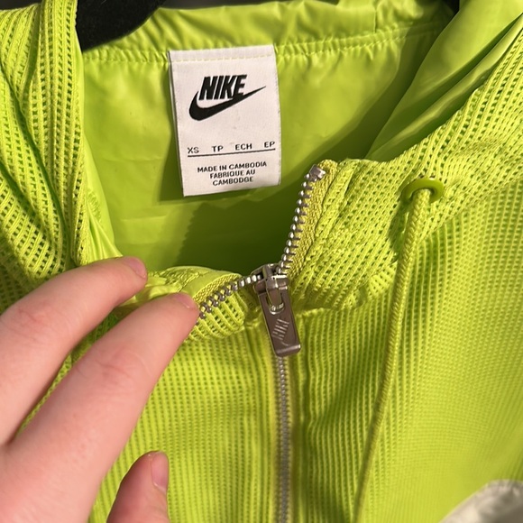 Nike Mesh Cropped Half Zip Hooded Pullover - Picture 3 of 4